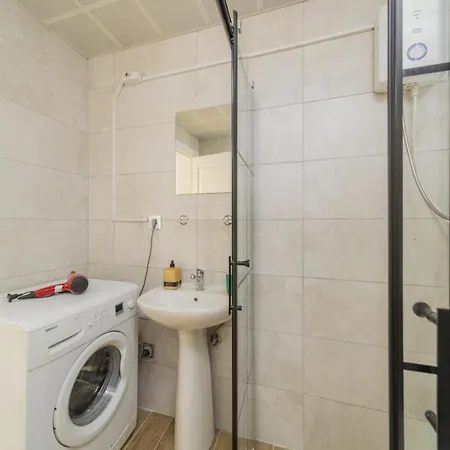 Luminous Flat W Shared Pool 5 Min To Lara *